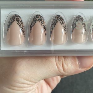 💅🏻 NIB *Reusable* Nails!